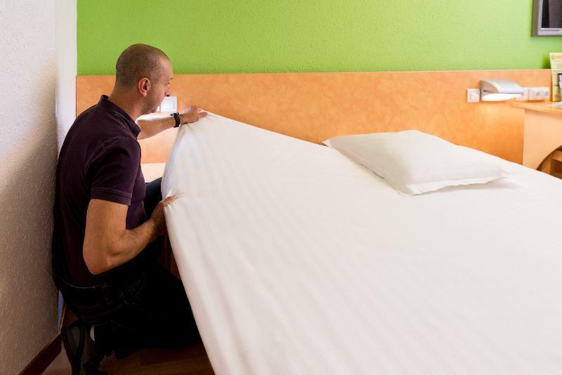 The Originals Access, Hotel Saint-Flour Ngoại thất bức ảnh