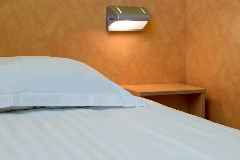 The Originals Access, Hotel Saint-Flour Ngoại thất bức ảnh